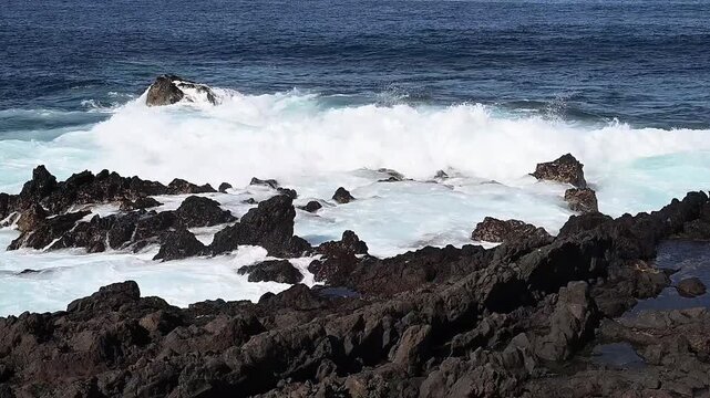 vulkanische Wellenbrecher vor Teneriffa