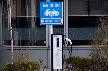 街角の充電スタンド