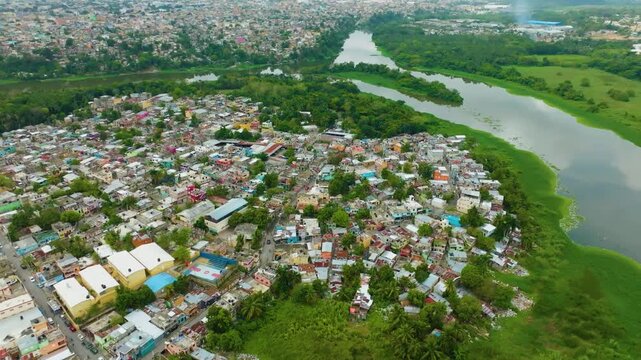 Barrio los tres brazos, Río Ozama, Pobreza, Santo Domingo Este
