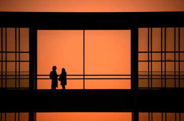 夕方のカップル