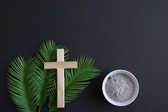 Wood cross with palms and bow of ashes