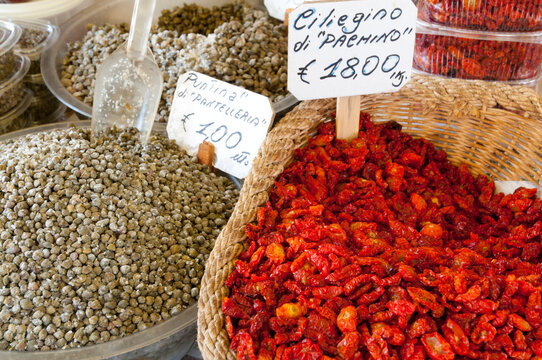 Italy, Sicily, Siracusa, Orygia.  Dried tomatoes and capers at the public market