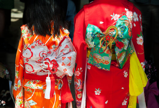 USA, Hawaii, Oahu, Honolulu, Waikiki.  Kimonos for sale in shop window.