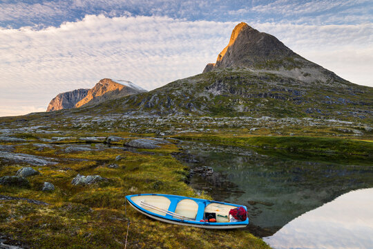 Stigbotthornet, Boot am Alnesvatnet, Reinheimen Nationalpark, M&ouml;re og Romsdal, Norwegen