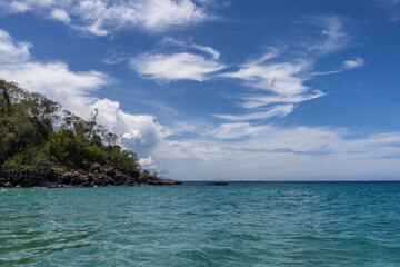 Scenic landscape of the Venezuelan coast in Chuspa, Vargas. View of Playa Caribe featuring rocky outcrops, turquoise Caribbean sea, and the Cordillera de la Costa mountains