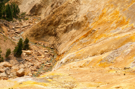 USA, California, Redding.  Lassen Volcanic National Park.  Sulphur Works.