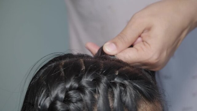 How to create a simple braid hairstyle step by step