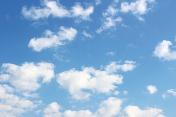 Fototapeta premium Blank sky surface with small clouds
