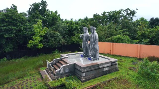 koti chennayya statue, Koti-Chennaya Theme Park Karkala
Koti and Chennayya were legendary twin heroes of Tulunadu (coastal Karnataka) from the 16th centur