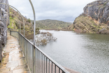Obraz premium Water release, due to heavy rains, from the Ponton de la Oliva dam in Madrid
