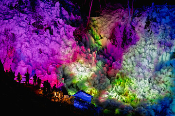 あしがくぼの氷柱のライトアップ