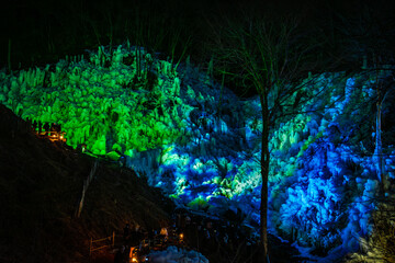 あしがくぼの氷柱のライトアップ