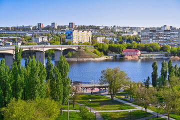 Obraz premium City park on the river embankment in Kamyshin town, Volgograd region of Russia