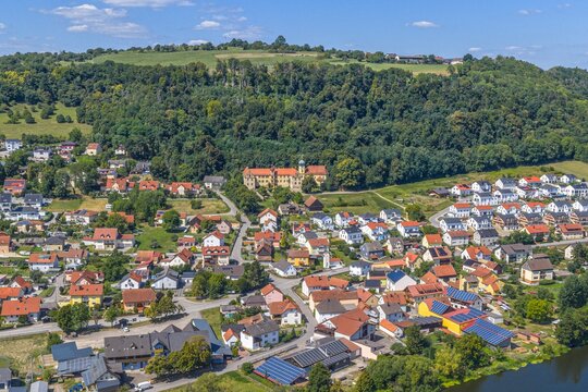 Ausblick auf Teublitz-M&uuml;nchshofen an der Naab s&uuml;dlich der Kreisstadt Schwandorf in der Oberpfalz