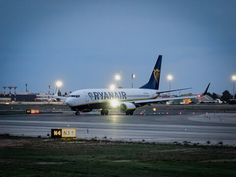 Planes landing and taking off from Manises Airport (Valencia, Spain) on February 7, 2026