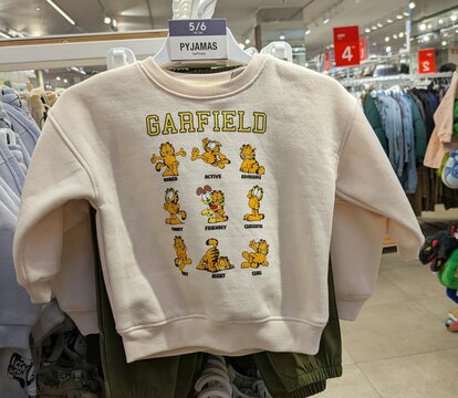 Pijama con Garfield en tienda Lefties de Madrid, Espa&ntilde;a, 23 de enero de 2026