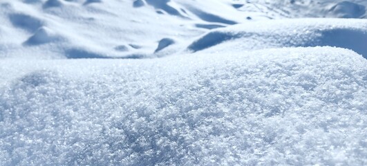 Obraz premium Snow texture with snowflakes on a winter day