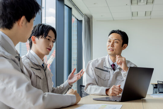 作業服のスタッフ