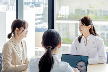Fototapeta premium ビジネス 病院 医師 研究 MR 打合せ 商談 