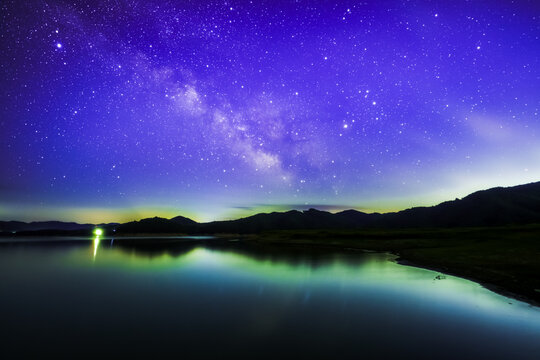 경북 안동시 도산면 안동호 수면에 비친 은하수 야경