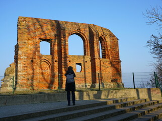 Die Kirchenruine an der polnischen Ostseek&uuml;ste