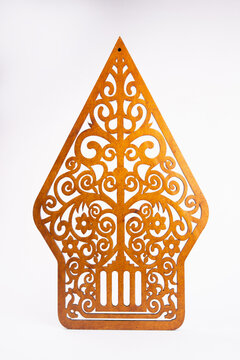 Elegant Javanese Gunungan wooden carving. Features intricate tree of life motifs. Perfect for ethnic home decor, wall art, or cultural gifts. High-quality finish.