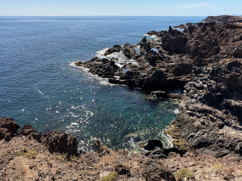 Costa volc&aacute;nica junto al Faro de Punta de Abona en Tenerife