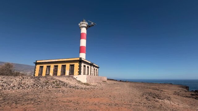 Faro de Abona en plano fijo frente al Atl&aacute;ntico, Tenerife