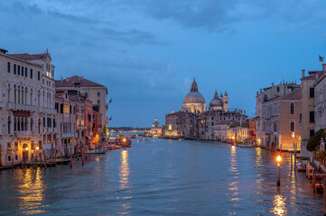 Naklejka premium Venedig - Blick von Ponte dell' Accademia auf den Canal Grande mit der Basilica Santa Maria della Salute