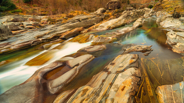 Flowing Water over Layered Gneiss Rock &ndash; Premium Nature Detail from the Verzasca Valley, Switzerland