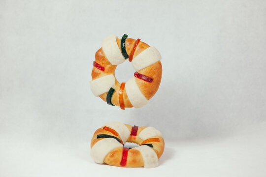 Ese par de roscas de reyes listas para la cena