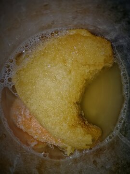 Bubbles Around Soaking Food Surface