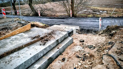 Na budowie przepustu drogowego 