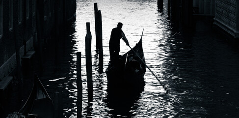 silhouette of a gondolier on the gondola  © Agata Kadar