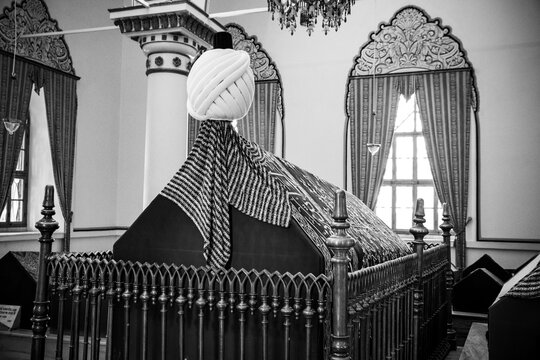 The Osmangazi Mausoleum, located in Bursa T&uuml;rkiye, contains the tombs of Osmangazi and his sons. 01.11.2025