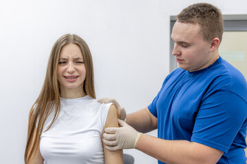 Obraz premium Doctor checks collarbone and shoulder of female patient in rehab. Pain assessment.