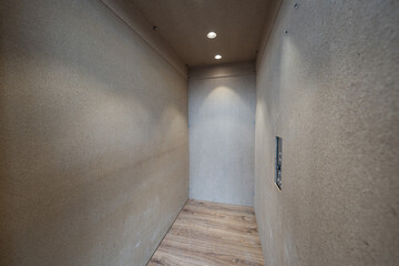 Zabezpieczenie windy wewnątrz przed uszkodzeniami © BlackMediaHouse