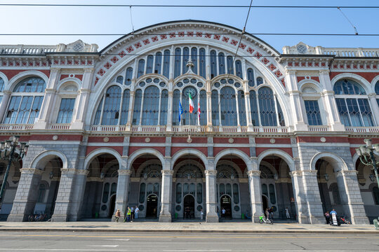 Porta Nuova railway station facade - Turin, Italy