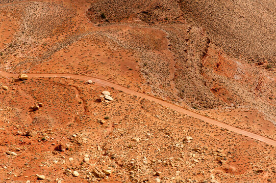USA, Utah, Bluff.  Overlook with view of Glenn Canyon National Recreation area, in the Four Corners area.