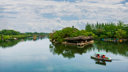 Obraz premium Serene Water Garden Scene at Slender West Lake, Featuring Traditional Pavilion and Lush Greenery