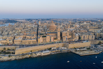 Obraz premium Aerial view of Valletta peninsula and harbor fortifications - Valletta, Malta
