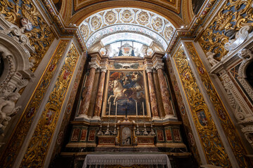 Obraz premium Baroque side chapel interior of St. Johns Co-Cathedral - Valletta, Malta