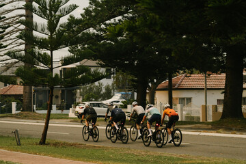 Obraz premium Silhouette of Group Jogging at Sunrise by the Ocean with Motorcycle, Fitness and Wellness Lifestyle Concept on Coastal Road
