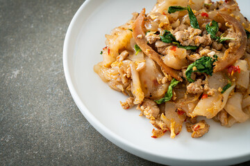 Stir-fried noodle with minced chicken and basil