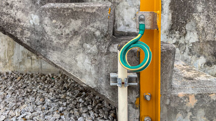 Grounding cable connected to a steel structure with the other end buried in the ground,