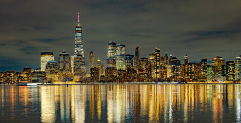 Obraz premium New York Manhattan cityscape. New York Manhattan glowing at night. New York in night light. New York city skyline.