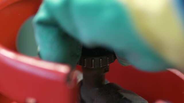 Closing valve of gas LPG bottle with glove