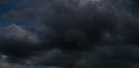 Obraz premium Cloud storm sky dark rain lightning thunder stormy typhoon nature light scene rainy atmosphere damage effect carbon dioxide dust air pollution 2.5 Pm, texture nature windstorm weather skyscape.