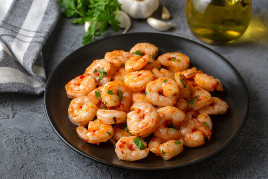 Delicious seafood, grilled shrimp - Shrimp frying pan