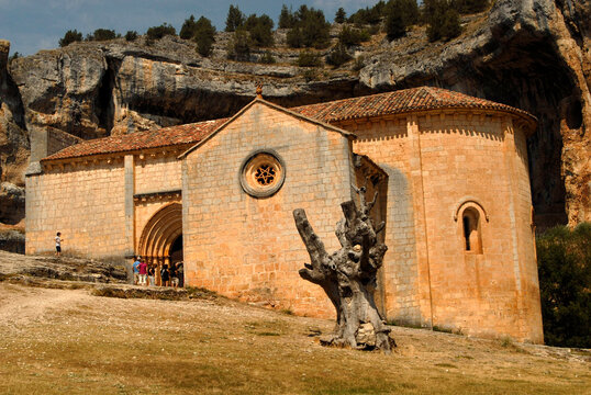 ermita en el ca&ntilde;on del rio Lobos. Soria